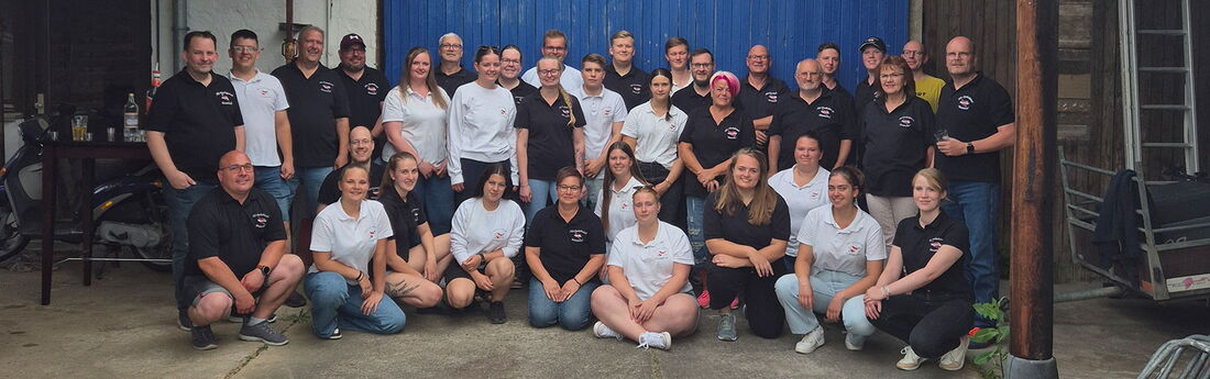 Gruppenbild Aktive und Alt-Kerbeborsch Gruppenfoto Aktive und Alt-Kerbeborsch